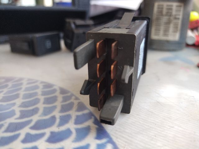 bontott VW PASSAT B5 Vészvillogó Kapcsoló