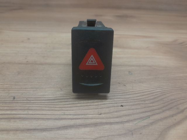 bontott VW PASSAT B5 Vészvillogó Kapcsoló