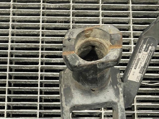 bontott VW PASSAT B5 Vonóhorog