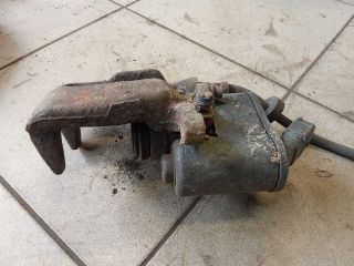 bontott VW PASSAT B6 Bal hátsó Féknyereg Munkahengerrel