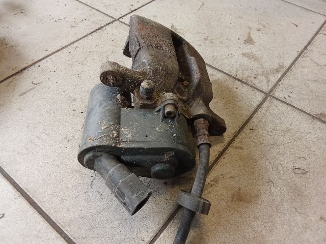 bontott VW PASSAT B6 Bal hátsó Féknyereg Munkahengerrel