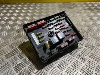 bontott VW PASSAT B6 Biztosítéktábla Motortér