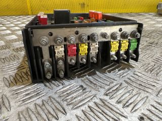 bontott VW PASSAT B6 Biztosítéktábla Motortér