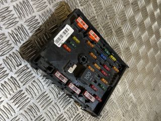 bontott VW PASSAT B6 Biztosítéktábla Motortér