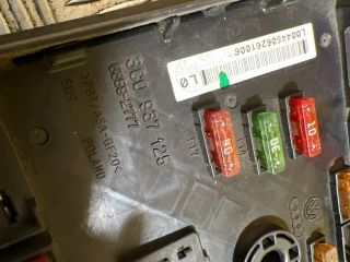 bontott VW PASSAT B6 Biztosítéktábla Motortér