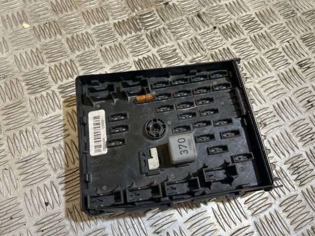 bontott VW PASSAT B6 Biztosítéktábla Motortér