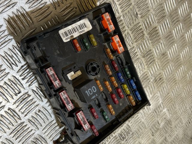 bontott VW PASSAT B6 Biztosítéktábla Motortér