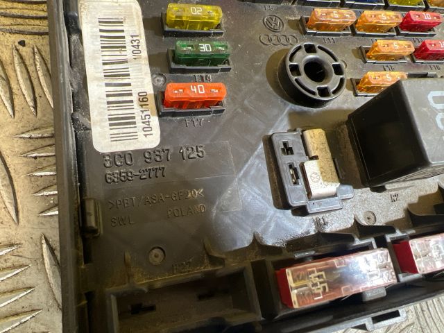 bontott VW PASSAT B6 Biztosítéktábla Motortér