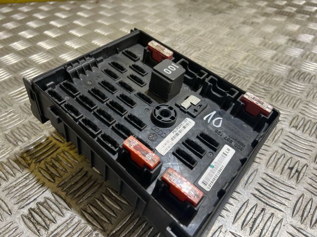 bontott VW PASSAT B6 Biztosítéktábla Motortér