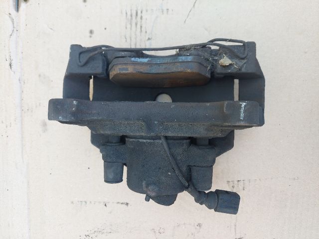 bontott VW PASSAT B6 Bal első Féknyereg Munkahengerrel