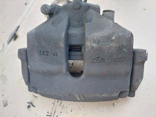 bontott VW PASSAT B6 Jobb első Féknyereg Munkahengerrel