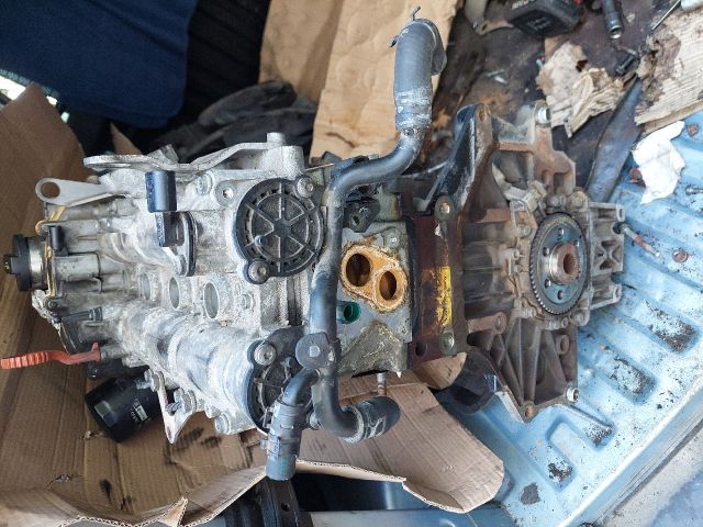 bontott VW PASSAT B6 Motor (Fűzött blokk hengerfejjel)