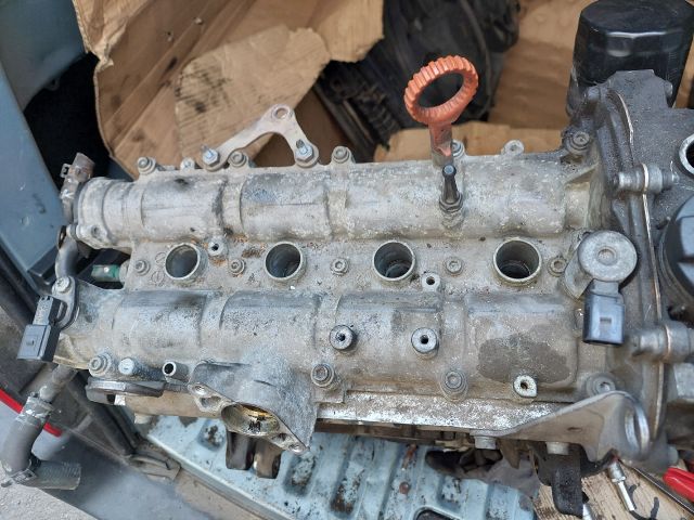 bontott VW PASSAT B6 Motor (Fűzött blokk hengerfejjel)