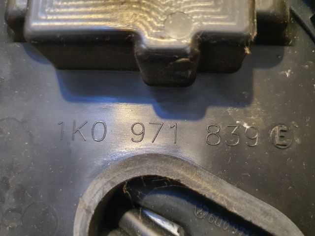 bontott VW PASSAT B6 Üzemanyag Szivattyú Relé