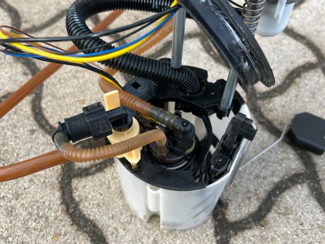 bontott VW PASSAT B6 Üzemanyag Szivattyú