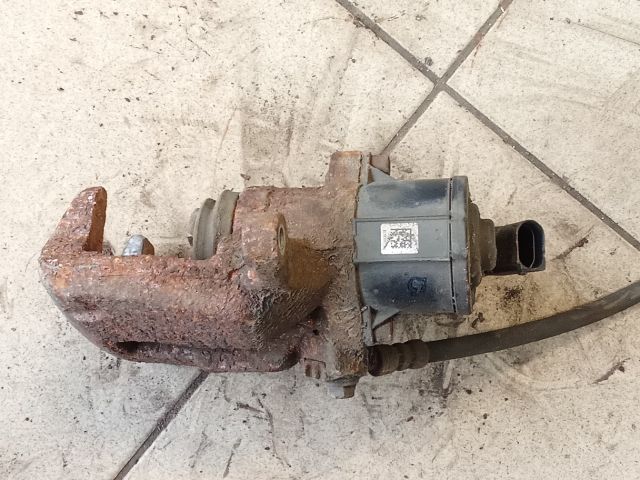 bontott VW PASSAT B6 Bal hátsó Féknyereg Munkahengerrel