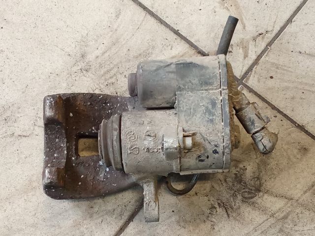 bontott VW PASSAT B6 Bal hátsó Féknyereg Munkahengerrel