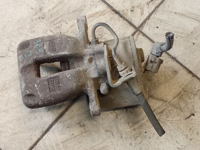 bontott VW PASSAT B6 Bal hátsó Féknyereg Munkahengerrel