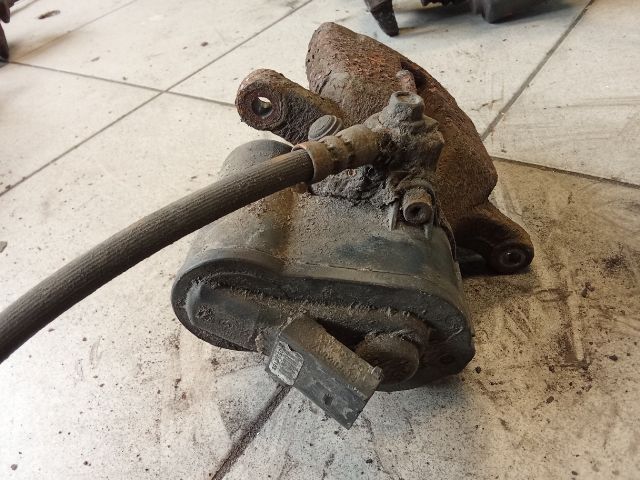 bontott VW PASSAT B6 Bal hátsó Féknyereg Munkahengerrel