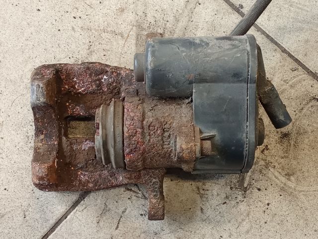 bontott VW PASSAT B6 Bal hátsó Féknyereg Munkahengerrel