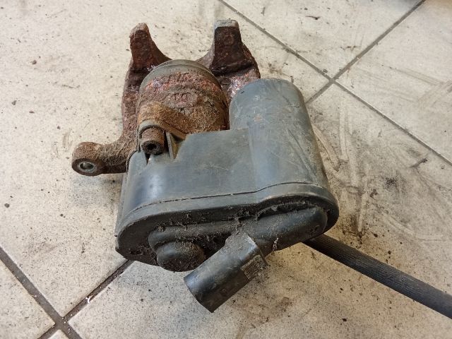 bontott VW PASSAT B6 Bal hátsó Féknyereg Munkahengerrel