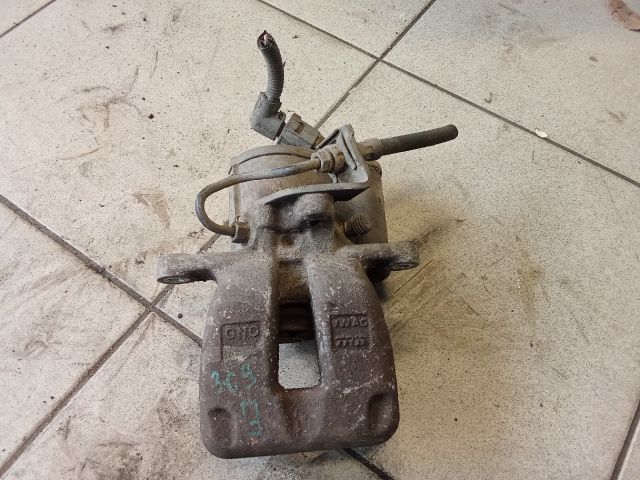 bontott VW PASSAT B6 Bal hátsó Féknyereg Munkahengerrel