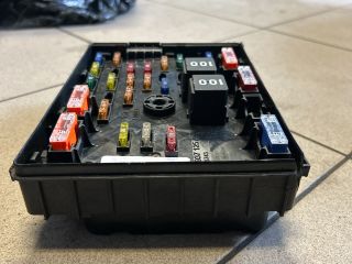 bontott VW PASSAT B6 Biztosítéktábla Motortér