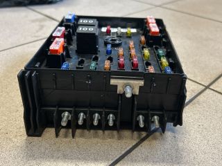 bontott VW PASSAT B6 Biztosítéktábla Motortér