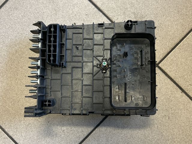 bontott VW PASSAT B6 Biztosítéktábla Motortér