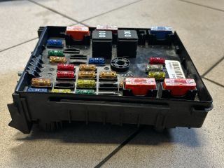 bontott VW PASSAT B6 Biztosítéktábla Motortér