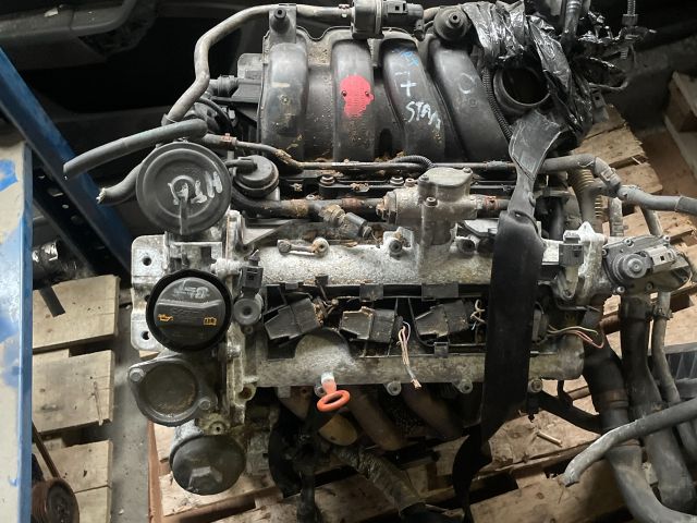 bontott VW PASSAT B6 Motor (Fűzött blokk hengerfejjel)