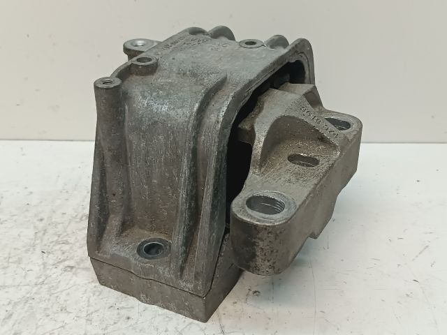 bontott VW PASSAT B6 Motor Tartó Bak Jobb