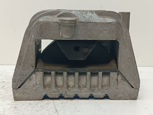 bontott VW PASSAT B6 Motor Tartó Bak Jobb