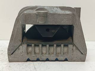 bontott VW PASSAT B6 Motor Tartó Bak Jobb