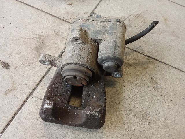 bontott VW PASSAT B6 Jobb hátsó Féknyereg Munkahengerrel