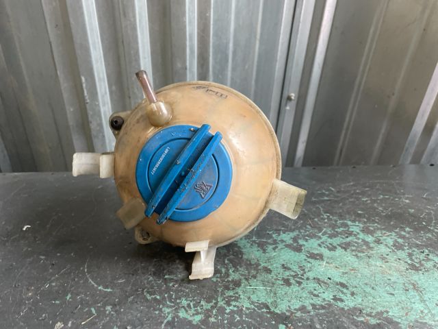 bontott VW PASSAT B6 Kiegyenlítő Tartály