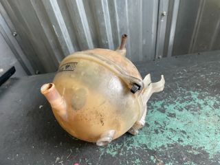 bontott VW PASSAT B6 Kiegyenlítő Tartály