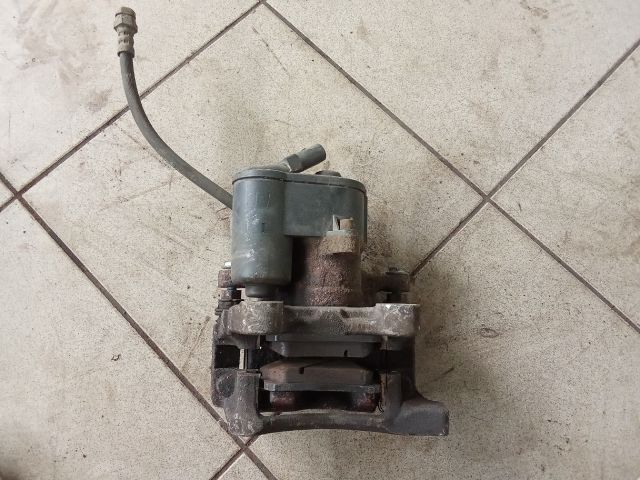 bontott VW PASSAT B6 Bal hátsó Féknyereg Munkahengerrel