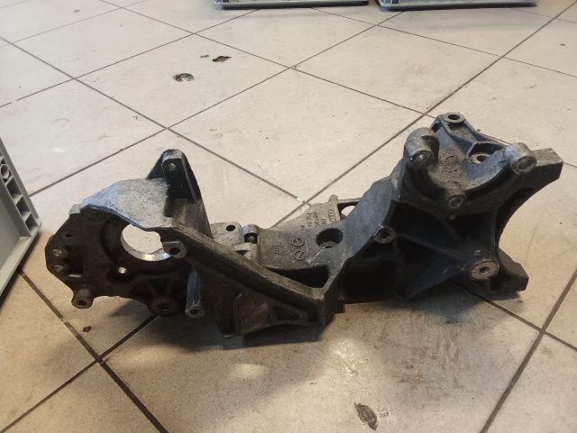 bontott VW PASSAT B6 Generátor Tartó Bak