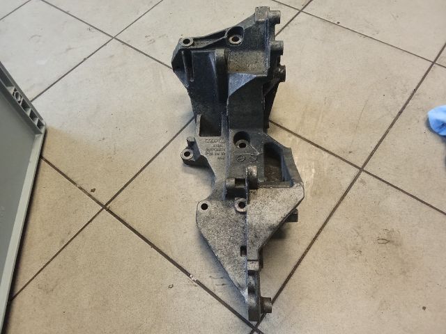 bontott VW PASSAT B6 Generátor Tartó Bak