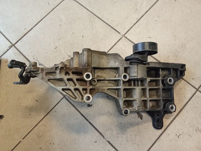 bontott VW PASSAT B6 Generátor Tartó Bak