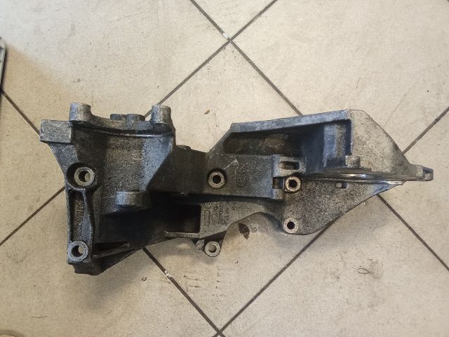bontott VW PASSAT B6 Generátor Tartó Bak