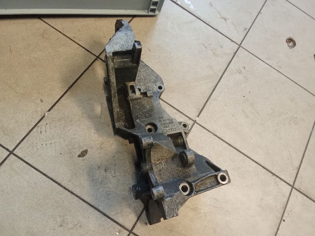bontott VW PASSAT B6 Generátor Tartó Bak