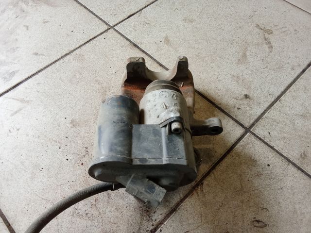 bontott VW PASSAT B6 Jobb hátsó Féknyereg Munkahengerrel