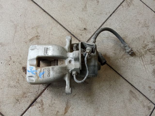 bontott VW PASSAT B6 Jobb hátsó Féknyereg Munkahengerrel