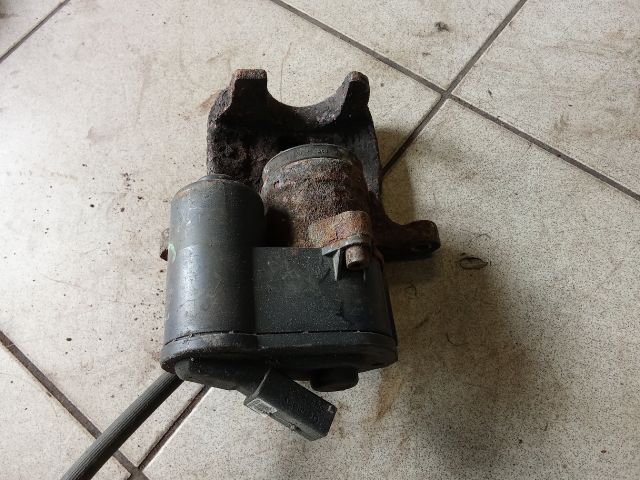 bontott VW PASSAT B6 Jobb hátsó Féknyereg Munkahengerrel