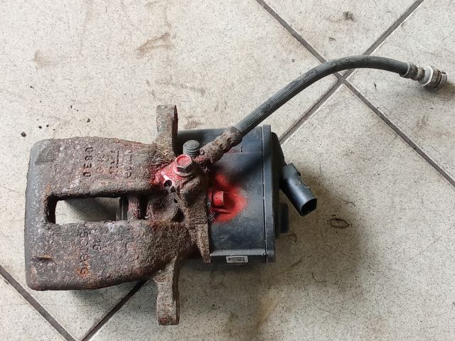 bontott VW PASSAT B6 Jobb hátsó Féknyereg Munkahengerrel