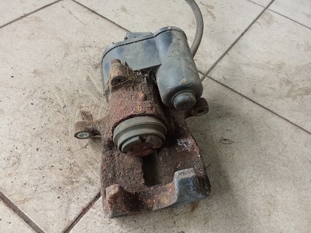 bontott VW PASSAT B6 Jobb hátsó Féknyereg Munkahengerrel