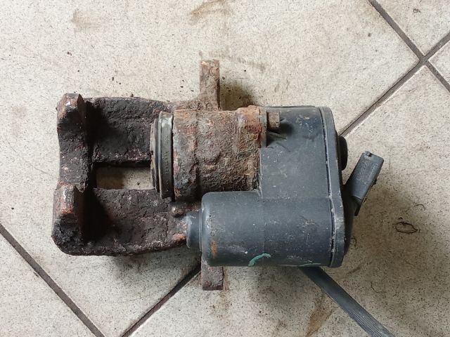 bontott VW PASSAT B6 Jobb hátsó Féknyereg Munkahengerrel