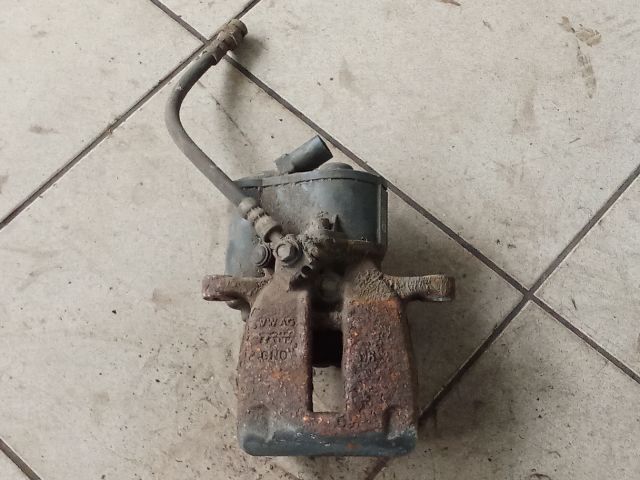 bontott VW PASSAT B6 Jobb hátsó Féknyereg Munkahengerrel